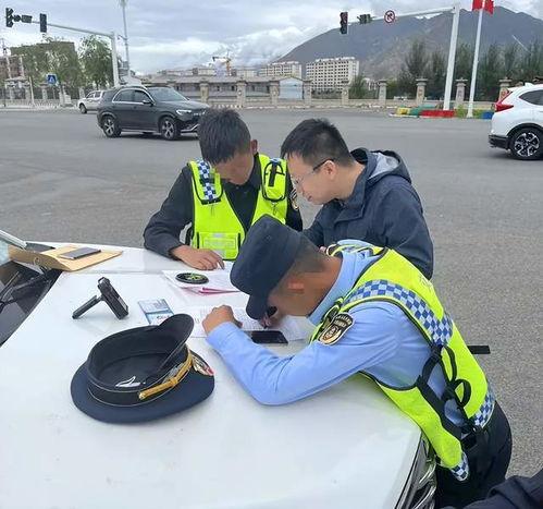 骑车吃瓜给顾客说,尽享悠闲时光